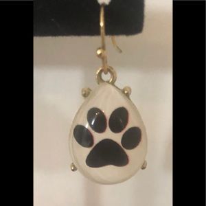 Very cute paw 🐾 print dangle earrings